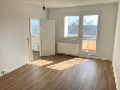 EIN ZIMMER mit Balkon...!