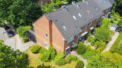 Platzwunder - Teilsaniertes Endreihenhaus mit eigener Garage und Raum zum Leben
