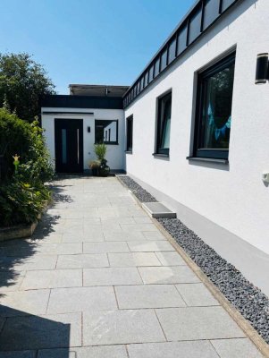 Geräumiger Bungalow mit gehobener Innenausstattung in Königsbrunn