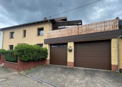 Gepflegtes Einfamilienhaus mit 2 Garagen in Uninähe