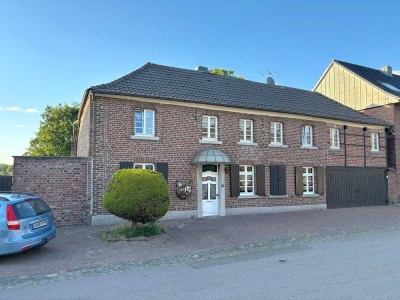 AllFa – Leben, wo andere träumen – Historischer Hof auf Traumgrundstück in Wegberg-Bischofshütte!