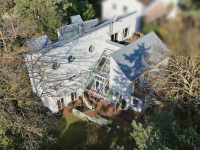Zurückversetztes, modernes Architektenanwesen mit ELW auf wunderschönem, pflegeleichtem Grundstück