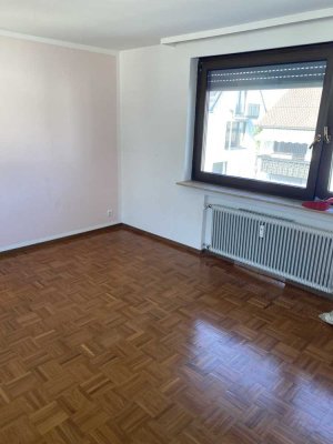 Vollständig renovierte 4-Raum-Wohnung mit Balkon in Ostfildern