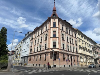 Stilvoller Altbau am Fluss – frisch renoviert mit Balkon &amp; Augarten-Nähe - Privatverkauf