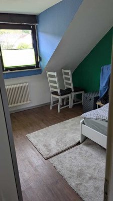 Gemütliche 2- Zimmer Dachgeschosswohnung mit Einbauküche und Garten zentrumsnah in Kürenz