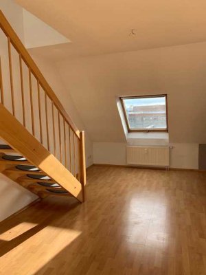 2 ZKB Maisonette im DG mit Südbalkon und Stellplatz zu vermieten !