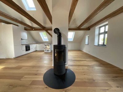 Charmante Dachgeschosswohnung mit Garten (Erstbezug)