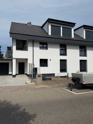 Exclusive 3 Z DG Wohnung im Kernsanierten Haus in Toplage