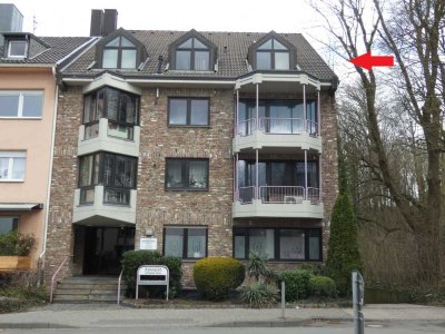 Aachen-Laurensberg! Elegante Dachgeschosswohnung mit ausgebauten Spitzboden und Stellplatz.