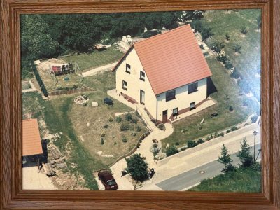 4 Schlafzimmer. 750qm Südwest-Hanglage. Zum Preis einer Wohnung.