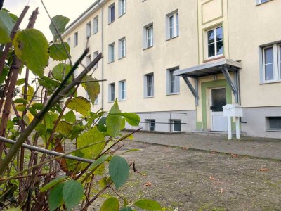 Mit Video: An der Grenze zum Saalekreis: Renovierungsbedürftige 3-Raumwohnung für Selbermacher