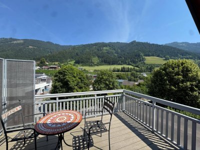 Moderne Dachgeschosswohnung mit Terrasse und schöner Aussicht