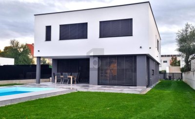 EXKLUSIVER, NEUWERTIGER FAMILIEN-WOHNTRAUM MIT HOCHWERTIGER AUSSTATTUNG