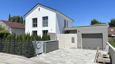 EINAMILIENHAUS mit idealer Aufteilung und erlesener Ausstattung ruhig gelegen in gewachsener Lage