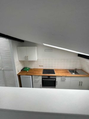 Helle, gemütliche 2 Zi. DG Wohnung mit EBK Innenstadtnähe 80 qm