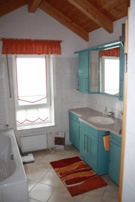 Exklusive, gepflegte 3-Zimmer-Dachgeschosswohnung mit Balkon in Emmerting