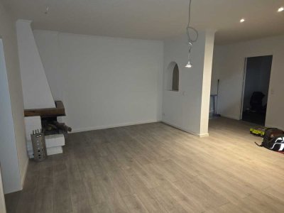 Frisch Renovierte 2,5-Zimmer Wohnung mit Balkon im 2. OG in Eschweiler