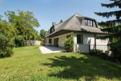 ERSTBEZUG NACH SANIERUNG - MODERNE VILLENETAGE mit 3-Zimmern, großem Garten und Carport in bester Wohnlage