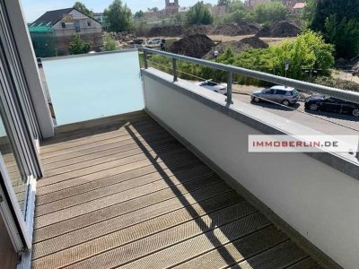 IMMOBERLIN.DE - Wunderbare Aussichten! Moderne Wohnung mit Balkon am Ruppiner See