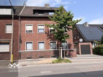 Attraktives Zweifamilienhaus mit Garage, Terrasse und Garten in begehrter Lage von Würselen