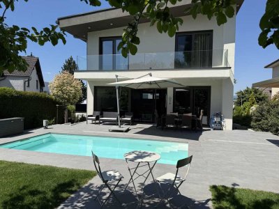 Moderne Neubau Designer-Villa in Bad Vilbel mit Pool & Taunusblick | Sauna | Heimkino | Smart Home