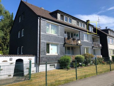Vollständig renovierte DG-Wohnung mit einem Zimmer und Einbauküche in Wuppertal