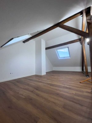 Erstbezug nach Kernsanierung mit neuem Anbau: Gepflegtes 4-Zi.-Reihenhaus in Baesweiler