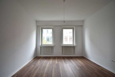 Altbaucharme in zentraler Lage! Renovierte 3-Zi-Whg mit Balkon in Oberhausen