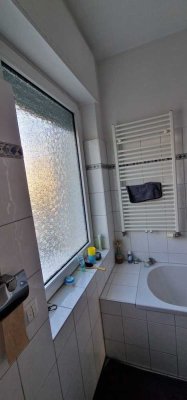 große, helle Wohnung 1 Obergeschoß