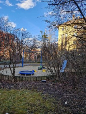Zentrale, schöne Wohnung mit Balkon, Einbauküche und TG-Stellplatz