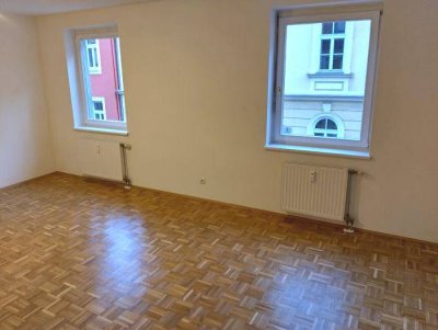 GEIDORF: Ruhiger 1 ZIMMER-Neubau, neue Einbauküche, Bad mit Dusche und WC, Lift, unweit der KF-Uni!