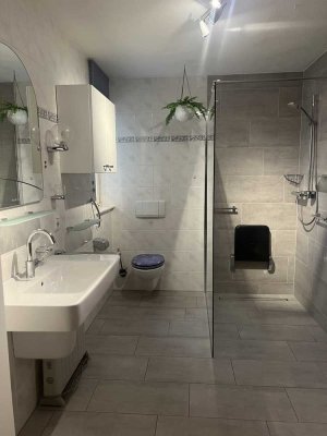 Freistehendes 6-Zimmer Einfamilienhaus mit Garage in Talling