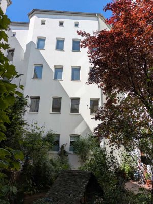 Schöne 2 Zi-Wohnung mit Balkon, Laminat und Wannenbad in der südl. Innenstadt