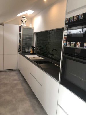 Wunderschöne Wohnung mit 4 Zimmern sowie Dachterrasse und EBK in Nürnberg, zentral und doch ruhig