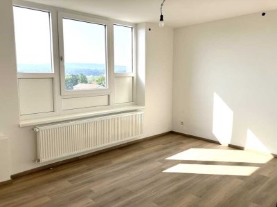 KL-Ost - Komplett renovierte 2-Zimmerwohnung mit PKW-Stellplatz
