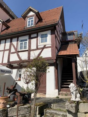 Stilvolle, geräumige 1-Zimmer-Maisonette-Wohnung mit Balkon und Einbauküche in Stuttgart-Vaihingen