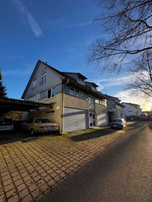 Gepflegte 3 Zi. Wohnung mit neuer EBK einem großen Balkon sowie Garage in Gechingen, WM: ca. 1.035€