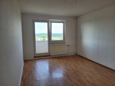 75 m³ große 3 Raum Wohnung mit Balkon, nähe Schule, Kindergarten in der Nähe.