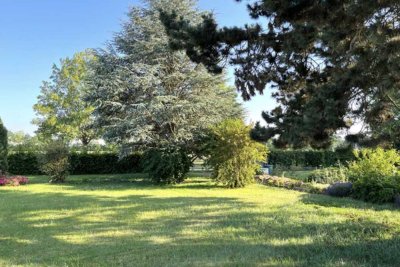 EFH / Bungalow/ Grundstück mit großem Garten in bester Lage