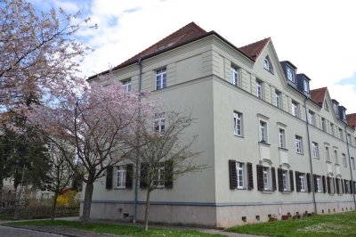 Idyllische Lage - 2- Zi- Altbauwohnung mit Loggia eigener Garten*