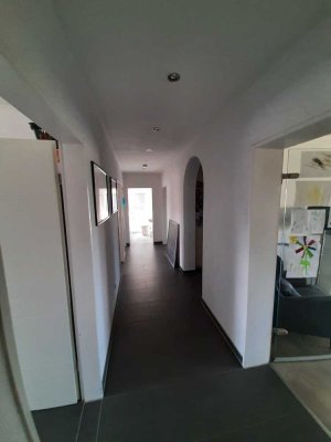 Helle und modernisierte Wohnung mit Blick ins Grüne