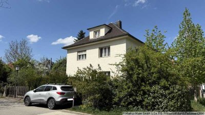 Sanierungsbedürftiges Zweifamilienhaus mit viel Platz für neue Ideen!
