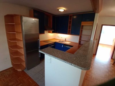 Zentral und ruhig gelegene 4,5-Zimmer Maisonette-Wohnung mit schöner Dachterasse in Friedberg/Hessen