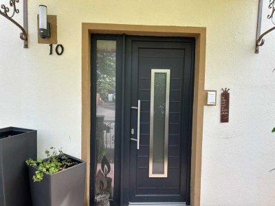 Einfamilienhaus mit Garage und Garten