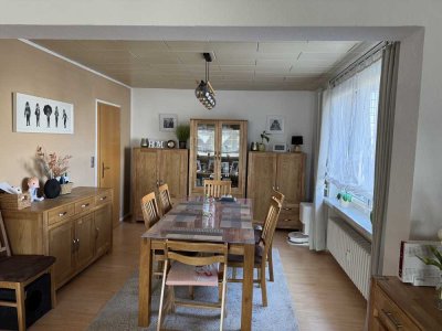 Schöne 5-Zimmerwohnung mit Wintergarten Terrasse und großer Garage