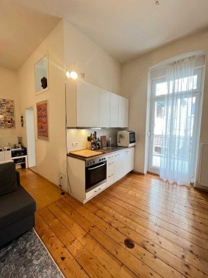 Helle 2-Zimmer-Wohnung im Hinterhaus mit großem Balkon