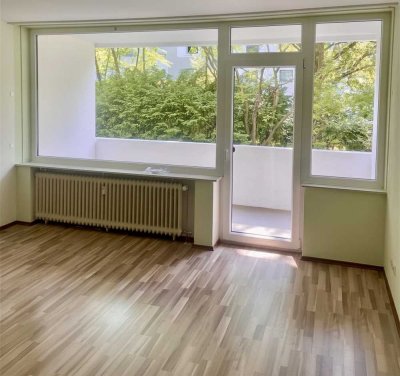 Möbliertes 1-Zimmer-Apartment mit Loggia und Tiefgaragenstellplatz in Bonn-Auerberg