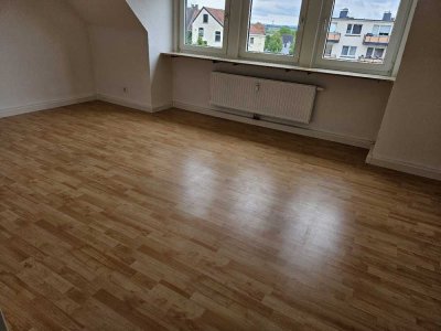 Frisch modernisierte Dachgeschosswohnung mit ca. 62 m² Wohnfläche und  3 Zimmern