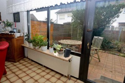 Einfamilien-Reihenhaus mit Terrasse, Garten, überdachtem Balkon, Hobbyraum mit Bar, Garage