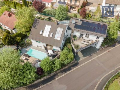 EXKLUSIVES WOHNEN MIT STIL - Einfamilienhaus mit Anbau und Poolanlage